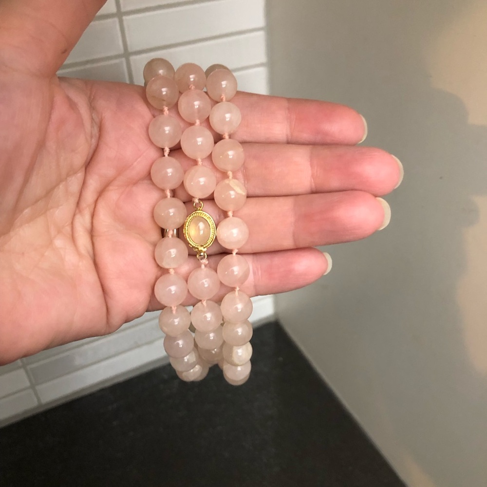 Women’s pink faux pearl necklace